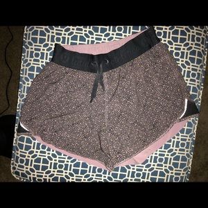 lulu lemon reversible size 6 short